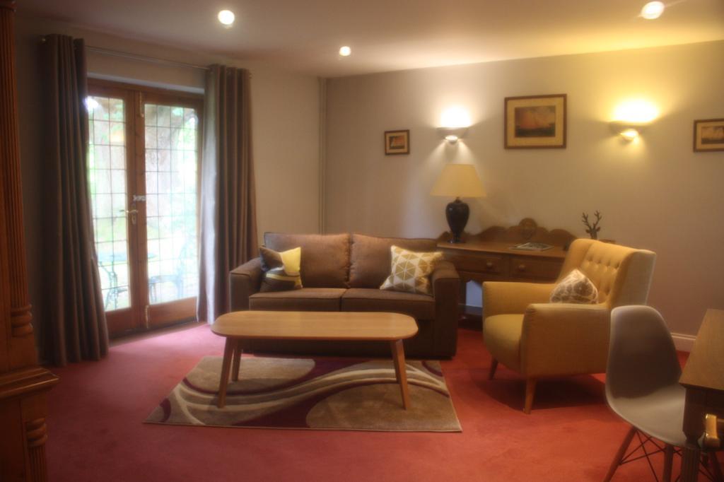 Ghyll Manor Country Hotel Horsham Bagian luar foto