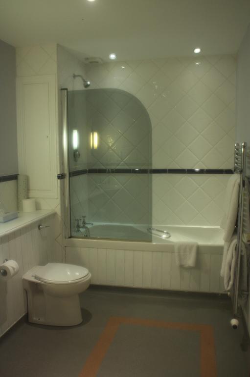 Ghyll Manor Country Hotel Horsham Bagian luar foto