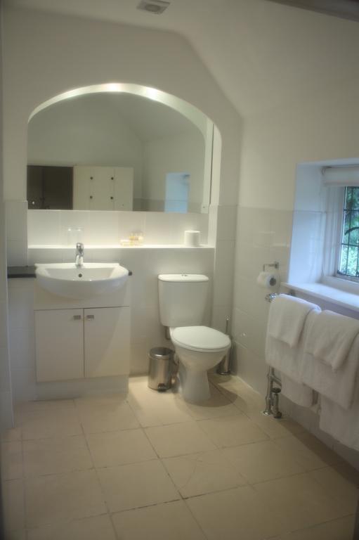 Ghyll Manor Country Hotel Horsham Bagian luar foto