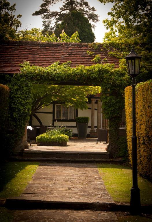 Ghyll Manor Country Hotel Horsham Bagian luar foto