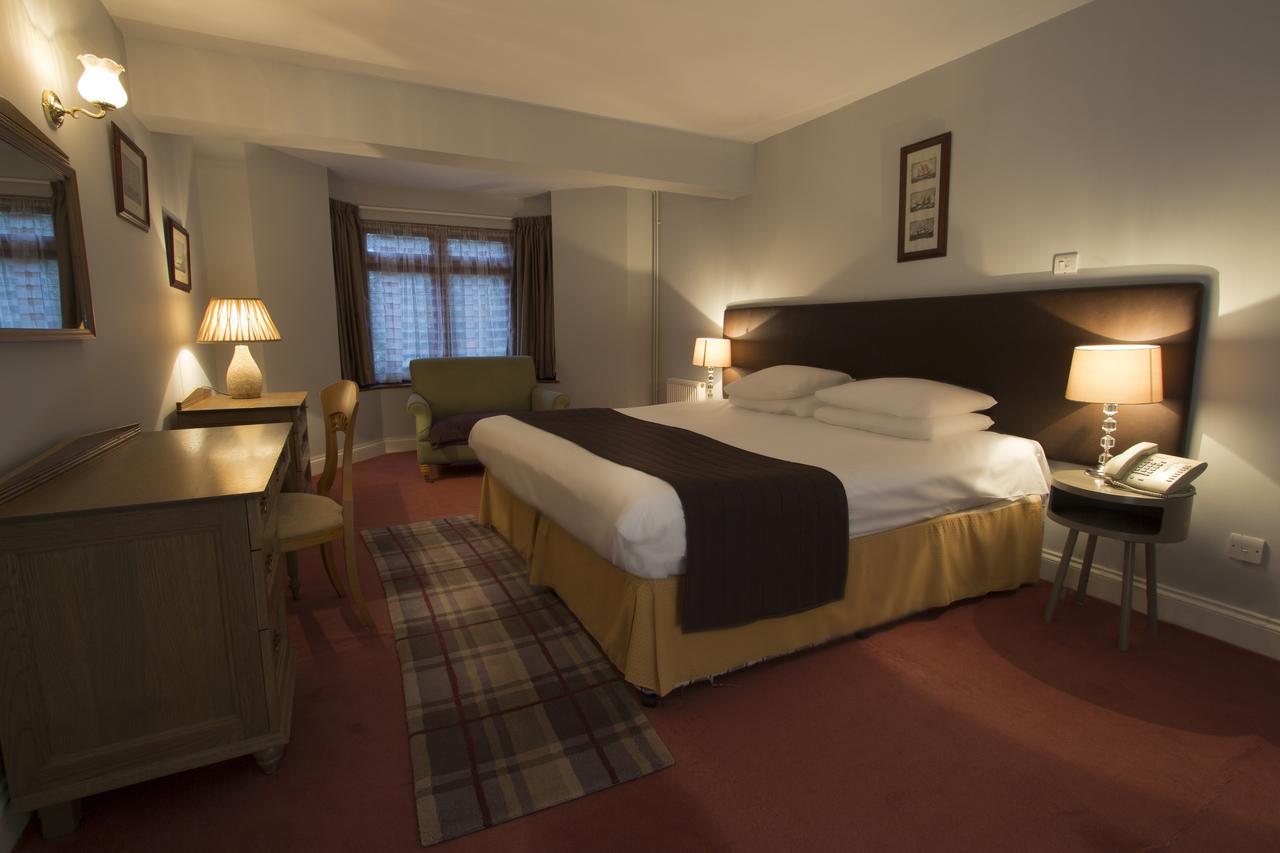 Ghyll Manor Country Hotel Horsham Bagian luar foto