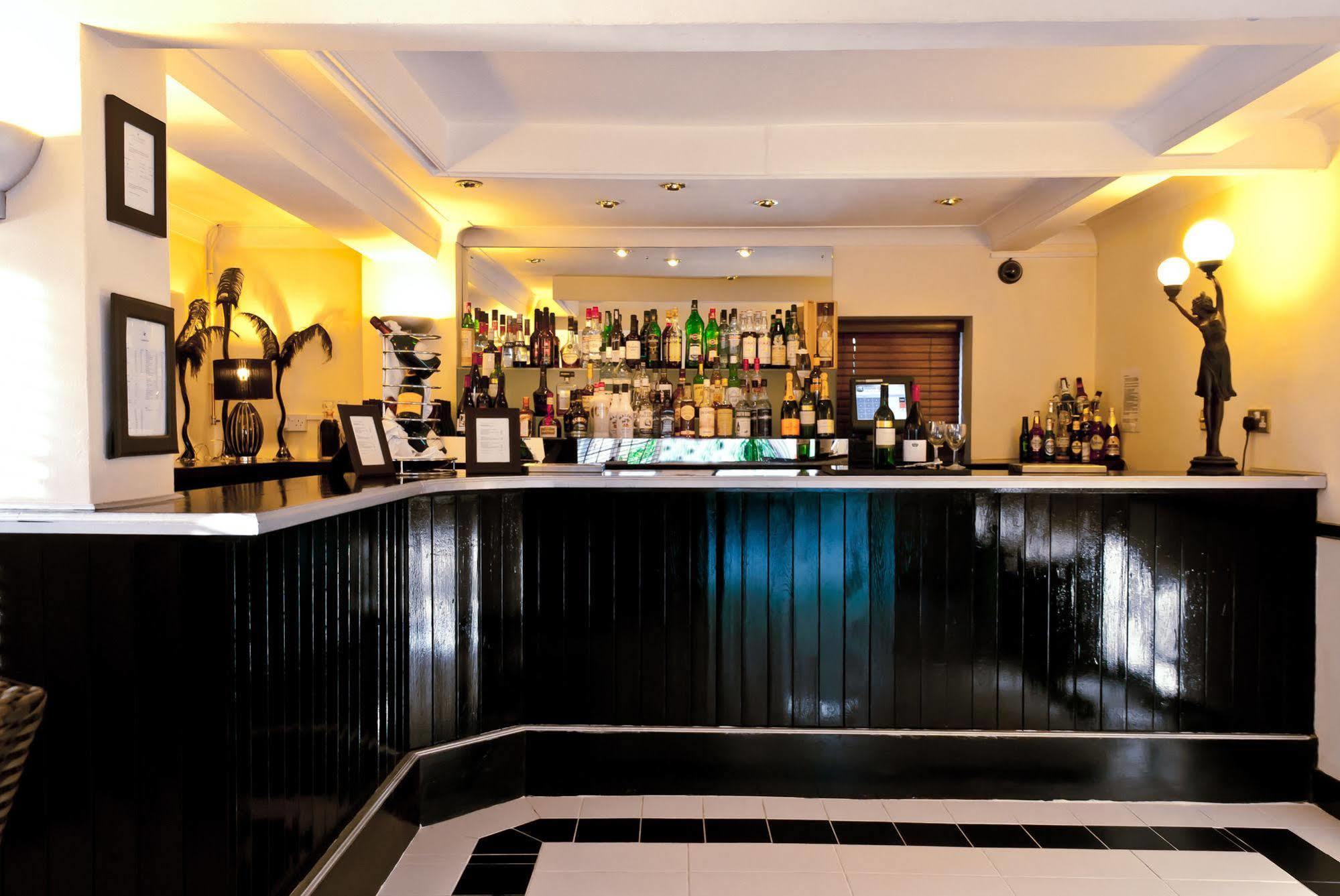 Ghyll Manor Country Hotel Horsham Bagian luar foto
