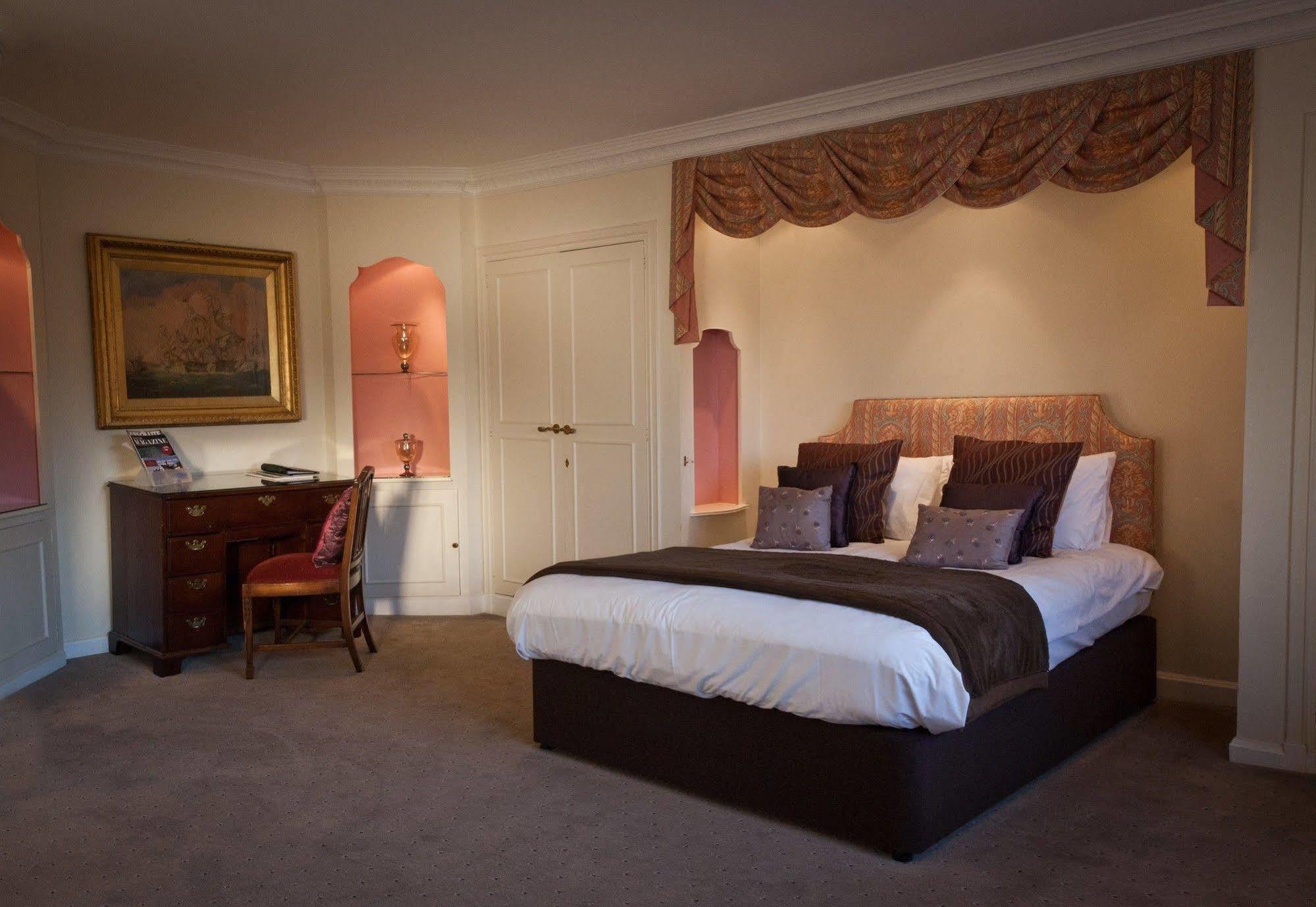Ghyll Manor Country Hotel Horsham Bagian luar foto