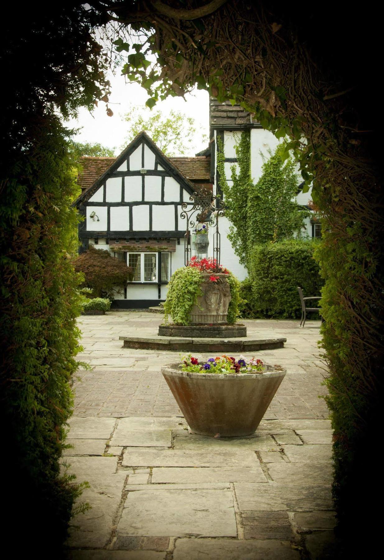 Ghyll Manor Country Hotel Horsham Bagian luar foto