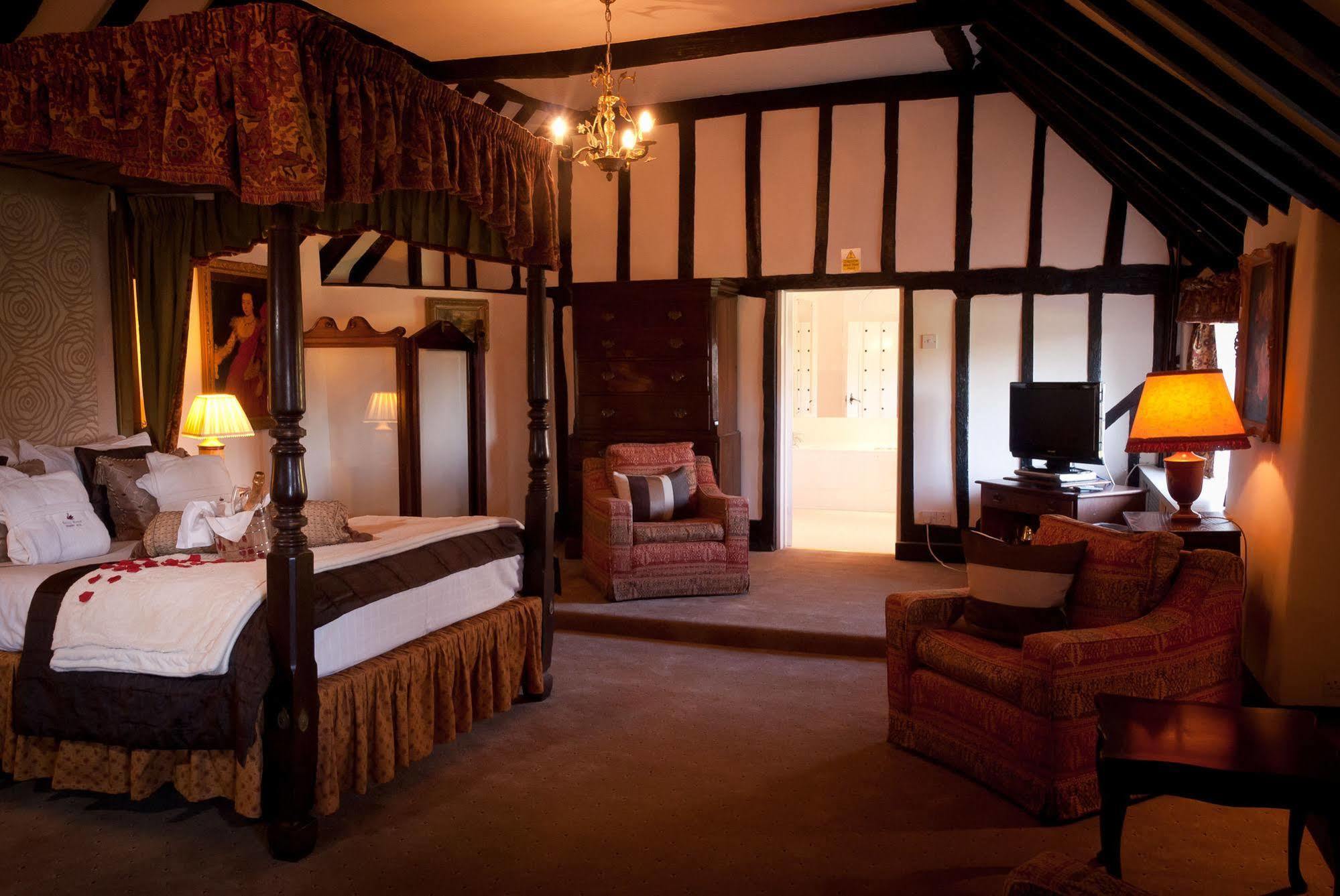 Ghyll Manor Country Hotel Horsham Bagian luar foto