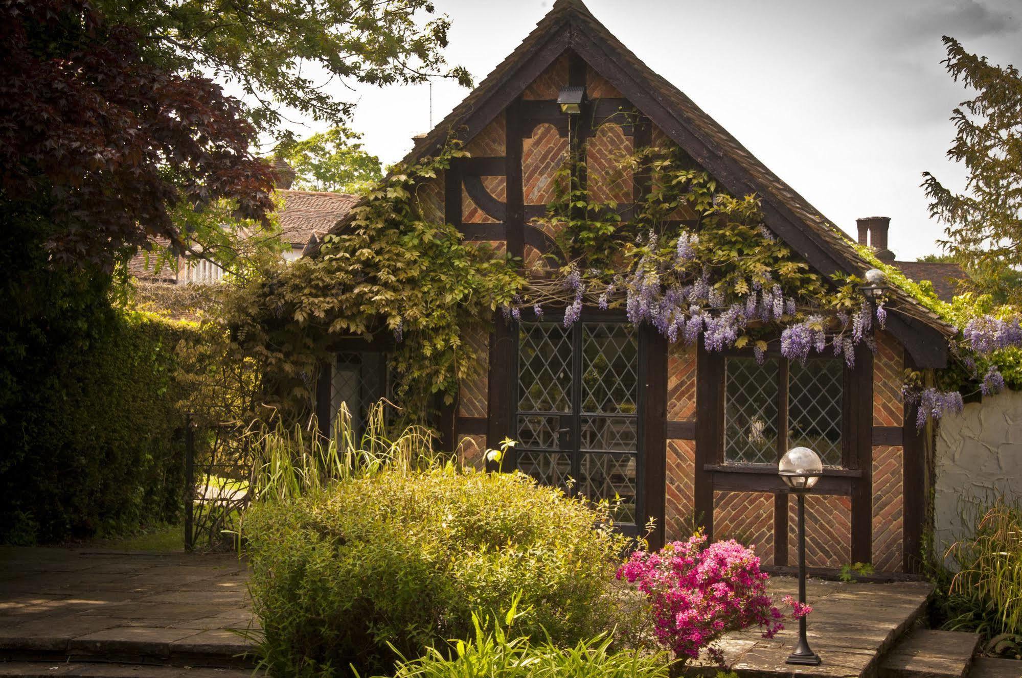Ghyll Manor Country Hotel Horsham Bagian luar foto