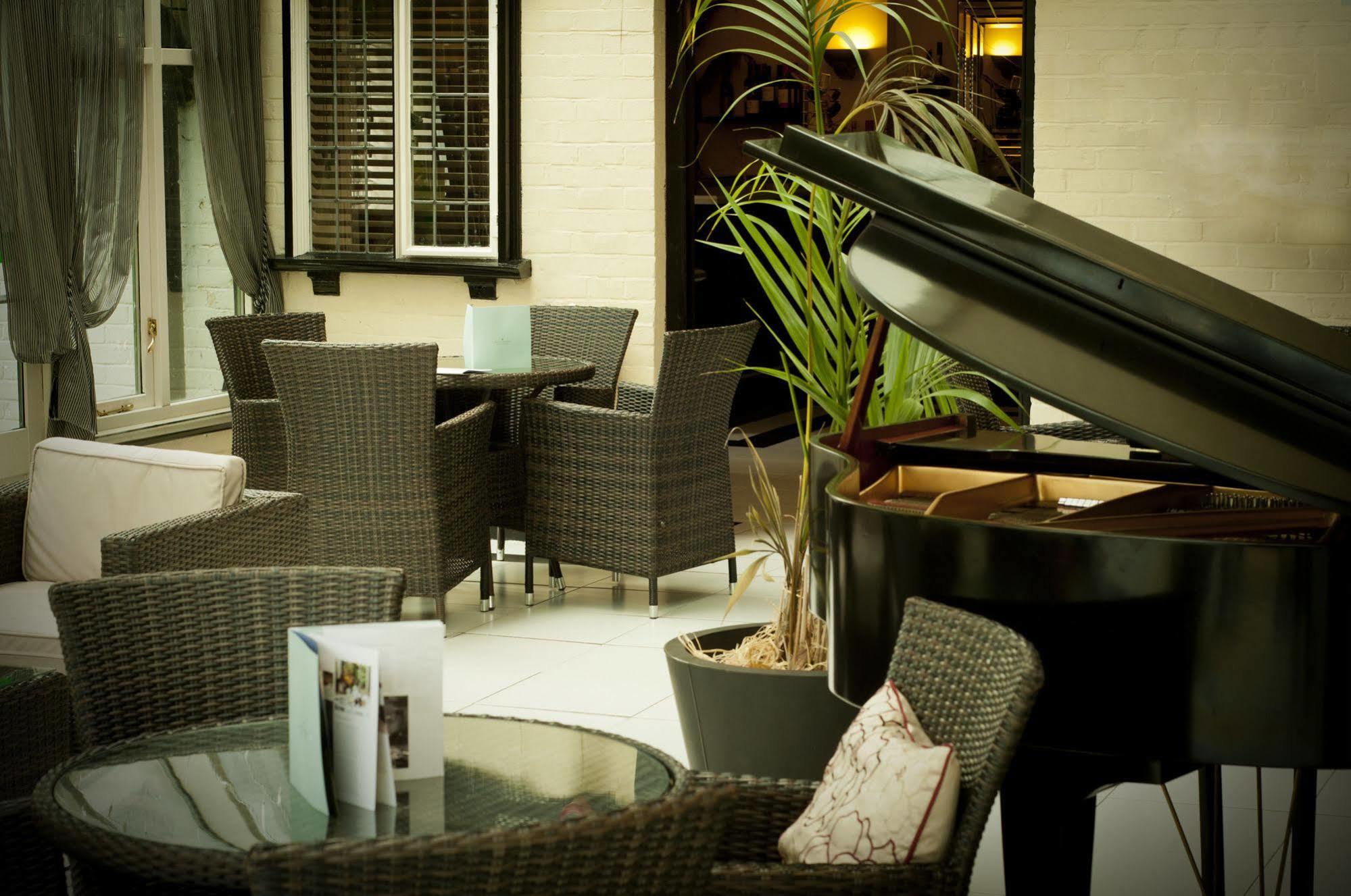 Ghyll Manor Country Hotel Horsham Bagian luar foto
