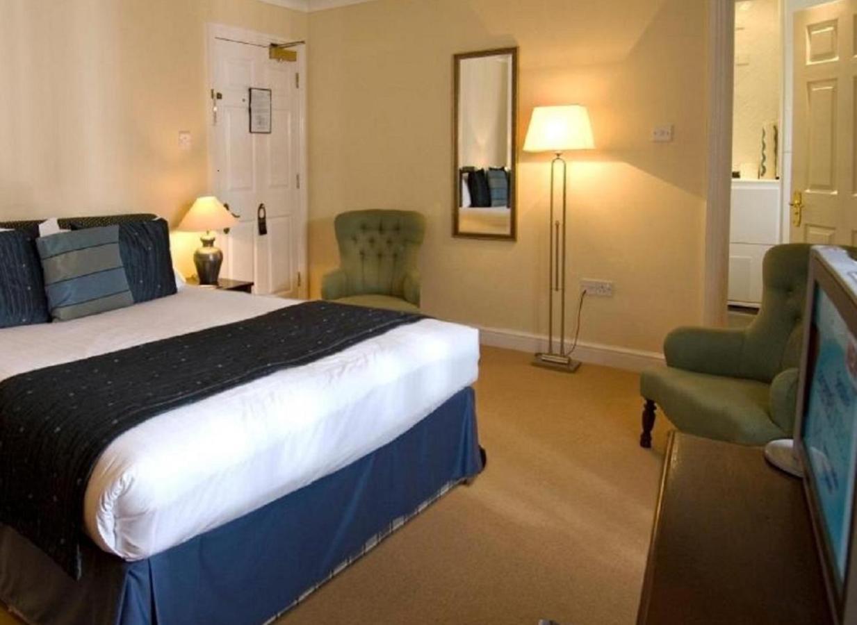 Ghyll Manor Country Hotel Horsham Bagian luar foto