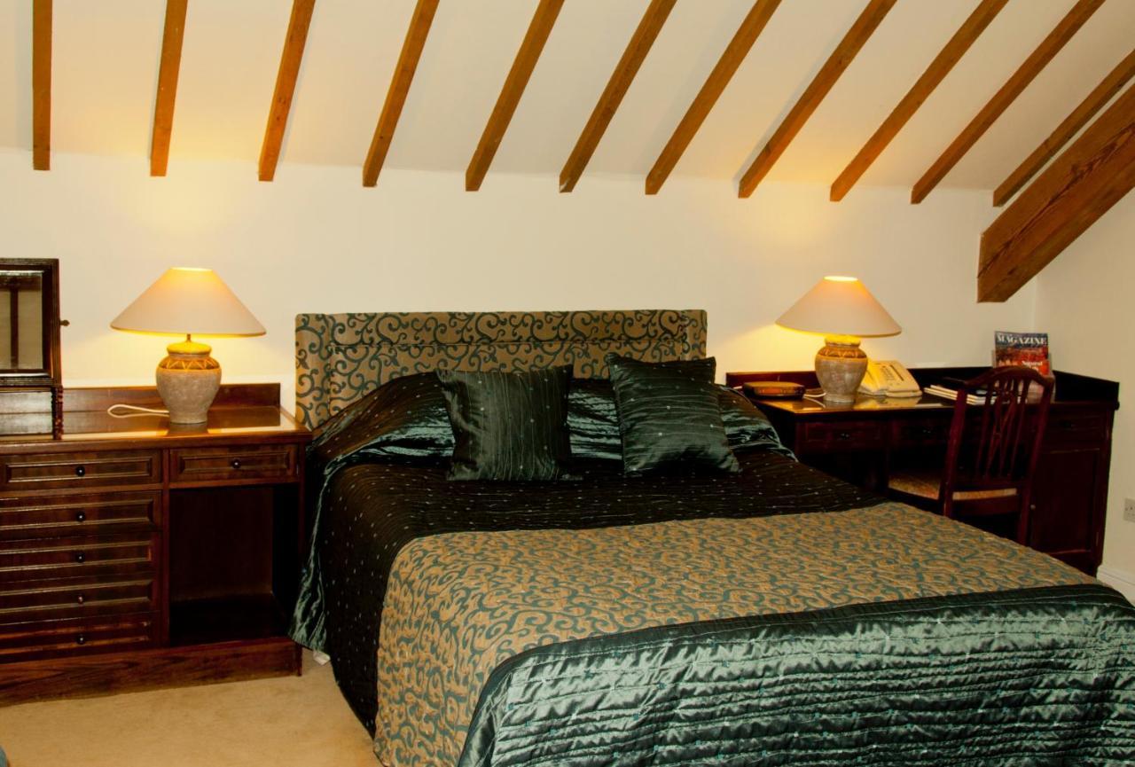 Ghyll Manor Country Hotel Horsham Bagian luar foto