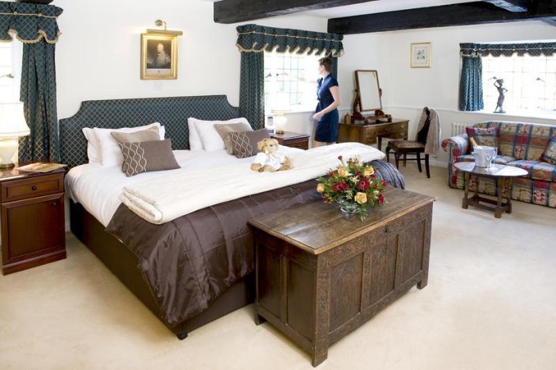 Ghyll Manor Country Hotel Horsham Bagian luar foto